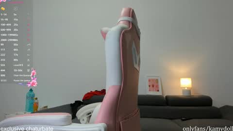 Snapshot of komydoll chatting on 09.19.25 kamydoll online show from 09.19.25