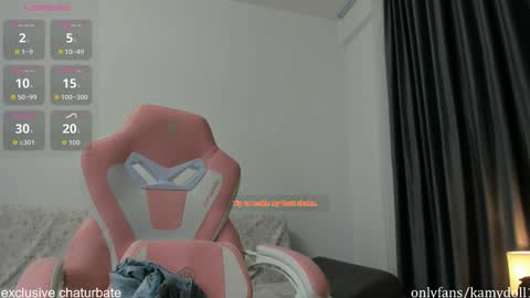 Snapshot of komydoll chatting on 10.30.25 kamydoll online show from 10.30.25