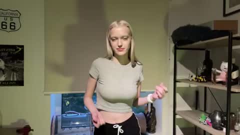 Snapshot of kortneyhiedeman chatting on 06.23.26 Ariela online show from 06.23.26