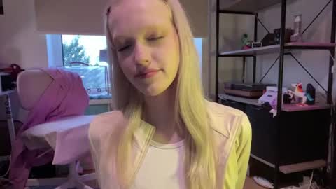 Snapshot of kortneyhiedeman chatting on 06.26.26 Ariela online show from 06.26.26