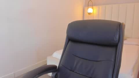 K O S M I C online show from 09.10.25