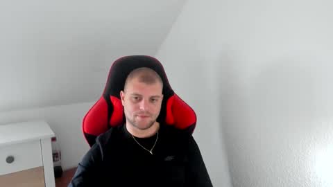 Snapshot of kozik1992 chatting on 10.18.25 Bartek online show from 10.18.25