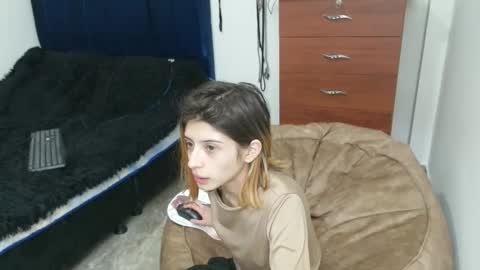 Snapshot of kratos_and_afrodita chatting on 10.11.25 kratos_and_afrodita online show from 10.11.25