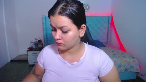 kriss_sweetboobs online show from 01.05.25