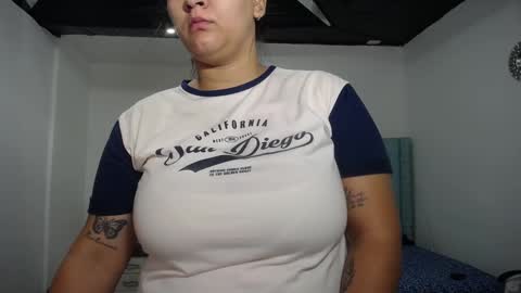 kriss_sweetboobs online show from 01.12.25