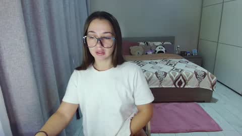 twitter    Annemarye 23 online show from 09.15.25