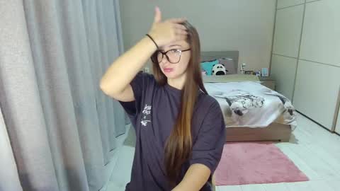 twitter    Annemarye 23 online show from 10.15.25