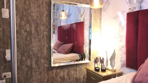 Snapshot of kristaritter chatting on 09.25.25 Krista Ritter online show from 09.25.25