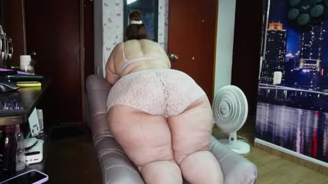 Snapshot of kristenhill1 chatting on 10.21.25 Kristen online show from 10.21.25