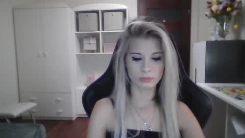 KristineAmore online show from 10.04.25