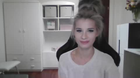 KristineAmore online show from 10.10.25