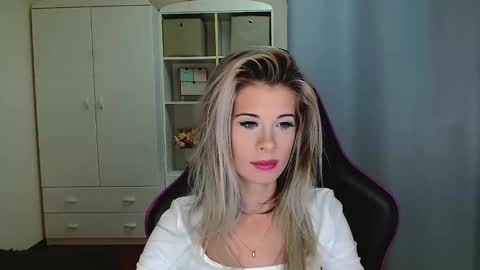 KristineAmore online show from 11.26.25