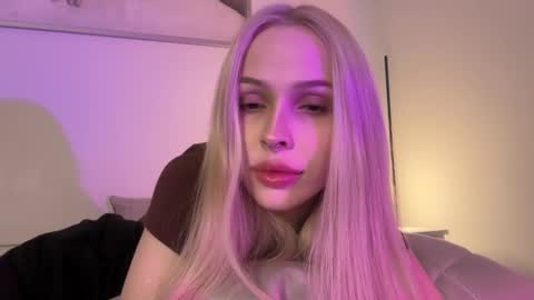 Snapshot of kristy_babe chatting on 09.25.25 Kristy and Alice online show from 09.25.25