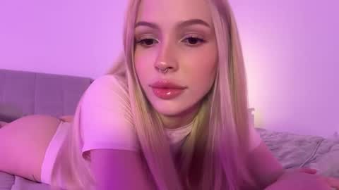 Snapshot of kristy_babe chatting on 10.08.25 Kristy and Alice online show from 10.08.25