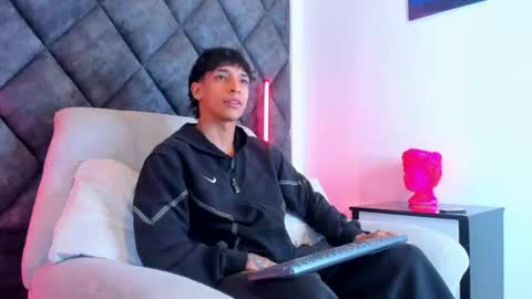 Snapshot of kroywave chatting on 07.19.26 Kroy Wave Muscle Tattoos Latino online show from 07.19.26