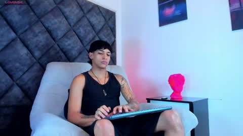 Snapshot of kroywave chatting on 07.22.26 Kroy Wave Muscle Tattoos Latino online show from 07.22.26