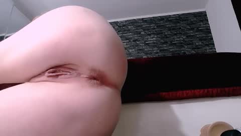 Snapshot of krystal_desire chatting on 10.07.25 krystal desire online show from 10.07.25