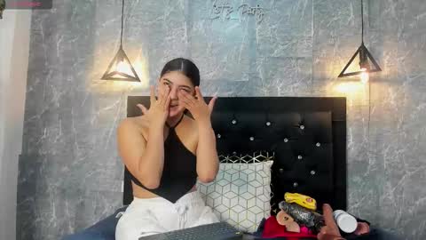 Kystal Taylor online show from 10.10.25