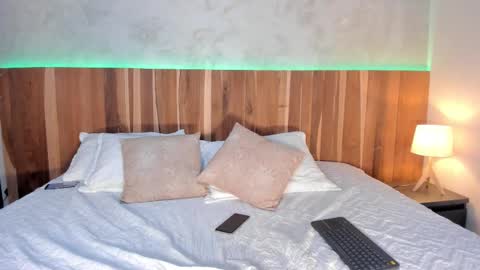 Snapshot of krystalwoodss chatting on 01.08.26 Krystal online show from 01.08.26