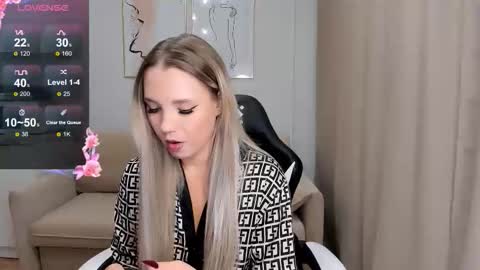 Snapshot of ksusha__sweet chatting on 10.05.25 Lady online show from 10.05.25