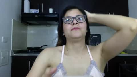Snapshot of ktiana21 chatting on 01.05.25 kattaleya online show from 01.05.25