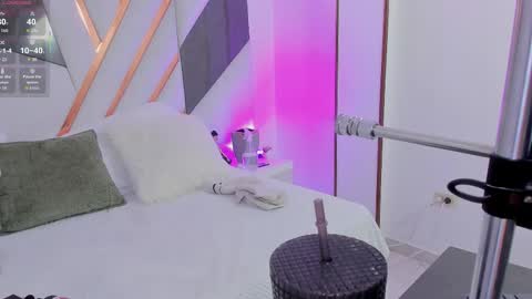 Snapshot of kuitty_sara chatting on 09.25.25 SARA online show from 09.25.25