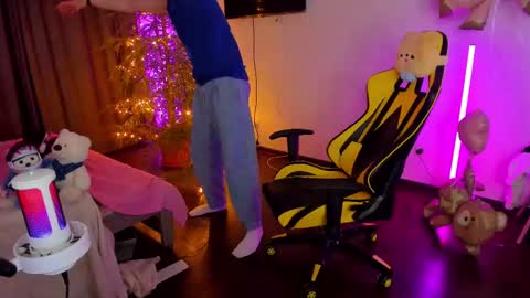 kurt_hanssen online show from 02.14.25