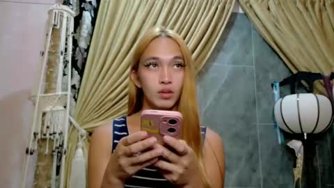 Snapshot of kween_romance chatting on 11.03.25 Kween online show from 11.03.25