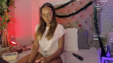 kyaraebony_ online show from 01.02.25