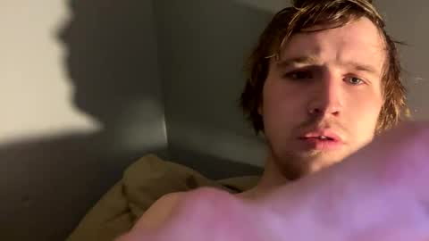 Snapshot of kylelovepussy69 chatting on 02.24.25 kylelovepussy69 online show from 02.24.25