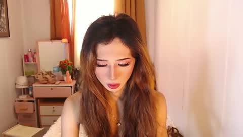 Snapshot of kylene17 chatting on 10.12.25 babyKylene online show from 10.12.25