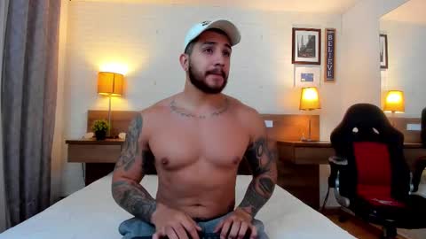 Snapshot of kylenorth_ chatting on 10.09.25 kylenorth_ online show from 10.09.25