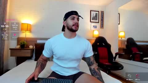 Snapshot of kylenorth_ chatting on 10.14.25 kylenorth_ online show from 10.14.25