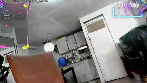 Snapshot of kylie_iyutera chatting on 09.24.25 kylie online show from 09.24.25