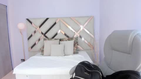 Kylie Reyes  online show from 12.15.25