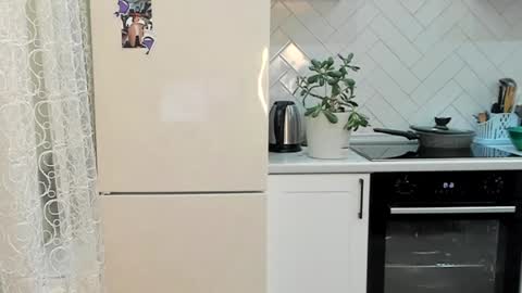 Snapshot of kylieblond chatting on 12.19.24 Din online show from 12.19.24