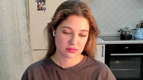 Snapshot of kylieblond chatting on 12.25.24 Din online show from 12.25.24