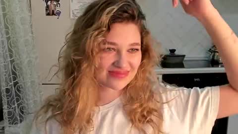 Snapshot of kylieblond chatting on 02.22.25 Din online show from 02.22.25