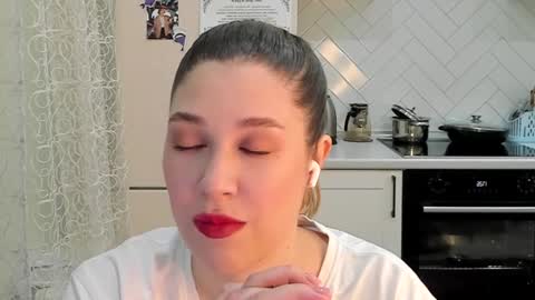 Snapshot of kylieblond chatting on 03.04.25 Din online show from 03.04.25