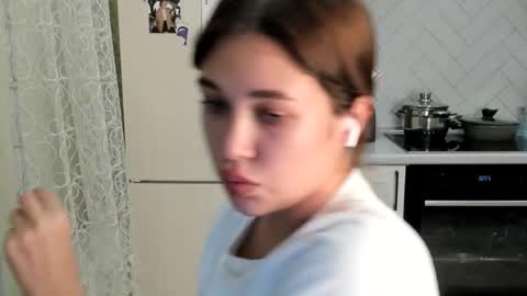 Snapshot of kylieblond chatting on 11.17.25 Din online show from 11.17.25