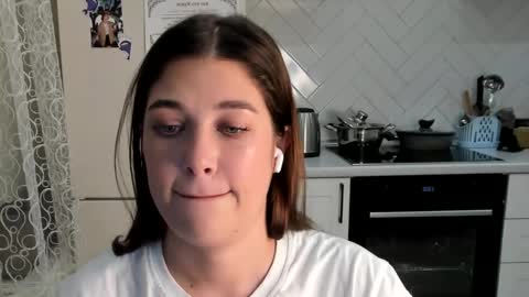 Snapshot of kylieblond chatting on 11.22.25 Din online show from 11.22.25