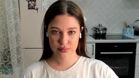 Snapshot of kylieblond chatting on 12.16.25 Din online show from 12.16.25