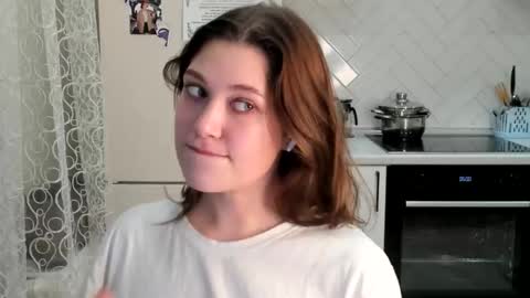 Snapshot of kylieblond chatting on 12.17.25 Din online show from 12.17.25