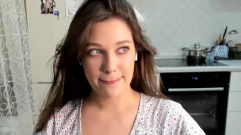 Snapshot of kylieblond chatting on 01.06.26 Din online show from 01.06.26