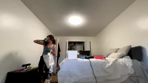 Snapshot of kylieexoxoxo2432 chatting on 10.28.25 Kylie online show from 10.28.25