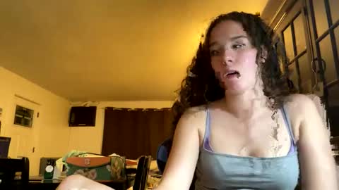 Snapshot of kylieexoxoxo2432 chatting on 12.01.25 Kylie online show from 12.01.25