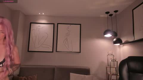 Kylie Jenkins online show from 12.22.25