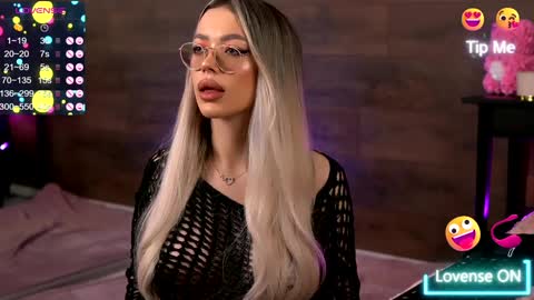 Snapshot of kyliejoyce chatting on 12.16.24 Kylie online show from 12.16.24