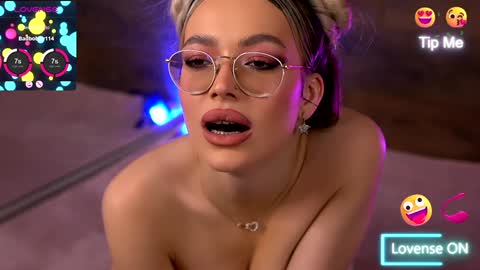 Snapshot of kyliejoyce chatting on 12.16.24 Kylie online show from 12.16.24