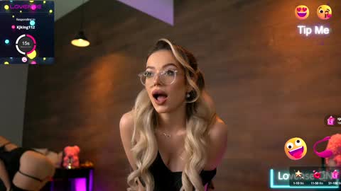 Snapshot of kyliejoyce chatting on 01.21.25 Kylie online show from 01.21.25